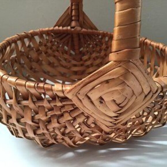 Vintage Wicker Carrying Basket - Picture 5 of 5